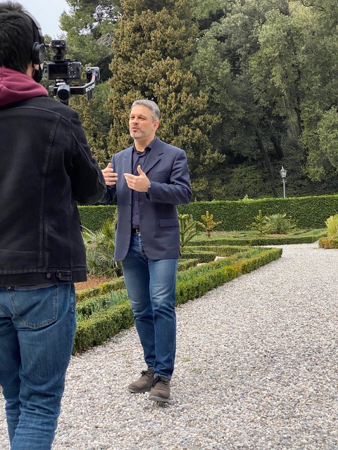 La sapiente conduzione del moderno Virgilio, il professor Fabio Romanini, nel giardino all’italiana